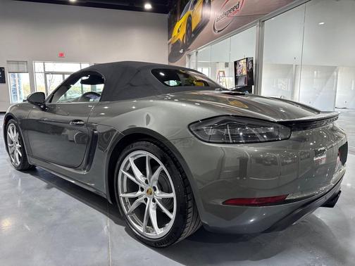 Aventurine Green Metallic 2021 Porsche 718 Boxster T