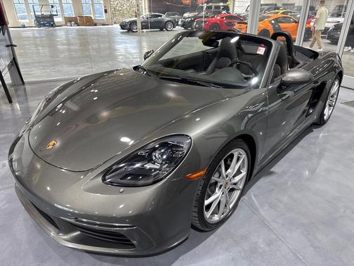 Aventurine Green Metallic 2021 Porsche 718 Boxster T
