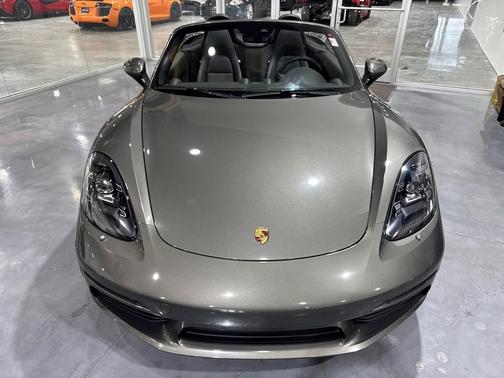Aventurine Green Metallic 2021 Porsche 718 Boxster T