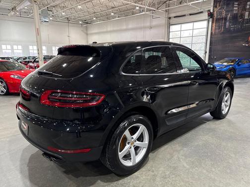 2017 Porsche Macan Sport Design Pkg $53K MSRP