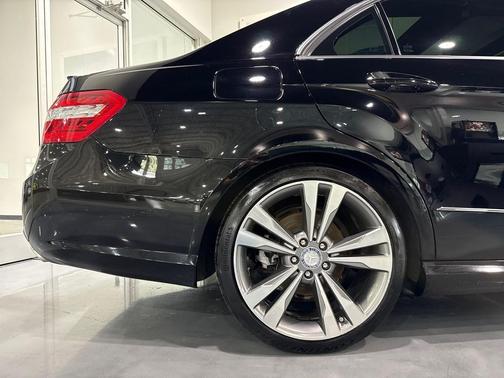 Black 2010 Mercedes-Benz E-Class 4MATIC