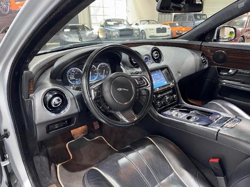 2011 Jaguar XJ Base