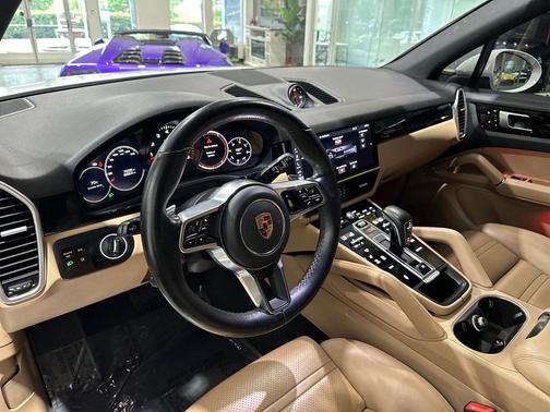 White 2019 Porsche Cayenne Cayenne