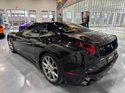 2010 Ferrari California Base