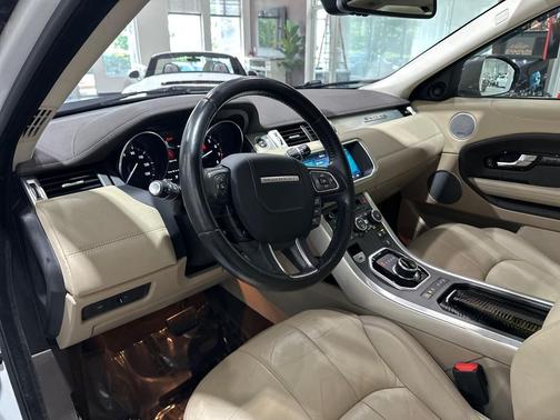 Fuji White 2017 Land Rover Range Rover Evoque SE Premium