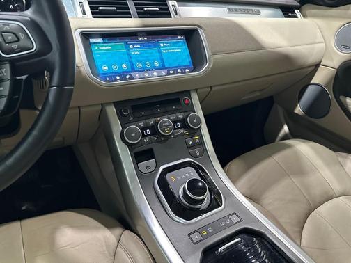 Fuji White 2017 Land Rover Range Rover Evoque SE Premium