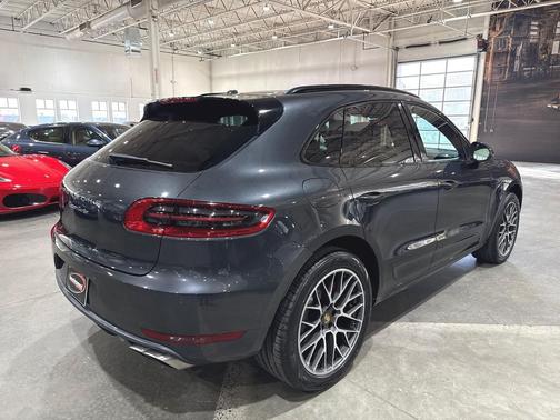 2017 Porsche Macan Turbo