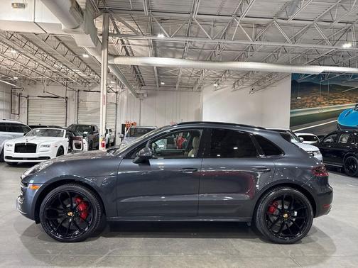 2017 Porsche Macan Turbo