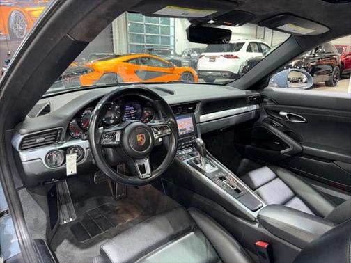 2018 Porsche 911 Carrera