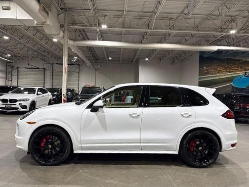 2013 Porsche Cayenne GTS