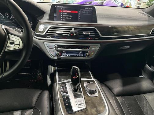 Singapore Gray Metallic 2018 BMW 750 i