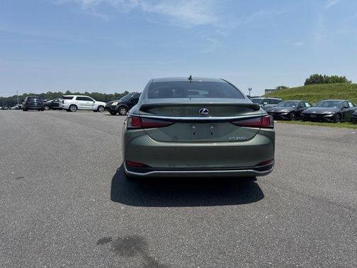2021 Lexus ES 300h