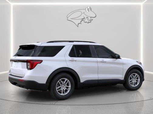 Star White 2027 Ford Explorer