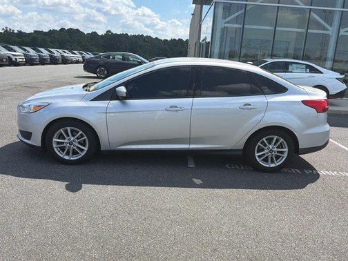 Ingot Silver 2018 Ford Focus SE