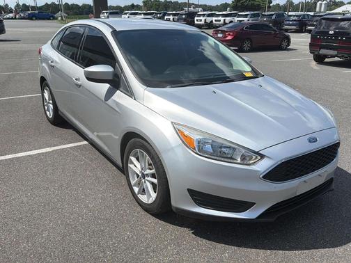 Ingot Silver 2018 Ford Focus SE