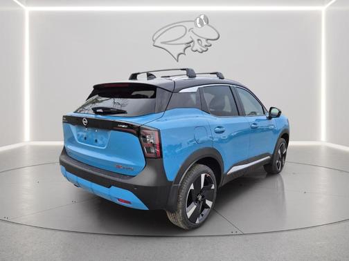 2t Ice Blk Roof 2026 Nissan Kicks SR