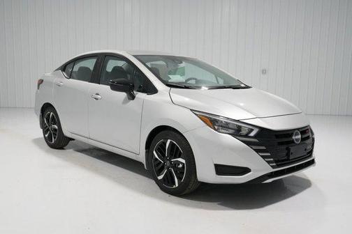 2025 Nissan Versa 1.6 SR