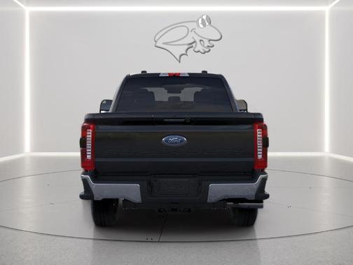 Agate Black 2026 Ford F-350 Lariat Super Duty