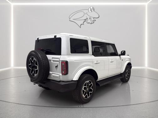 Oxford White 2025 Ford Bronco Outer Banks