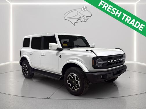 Oxford White 2025 Ford Bronco Outer Banks