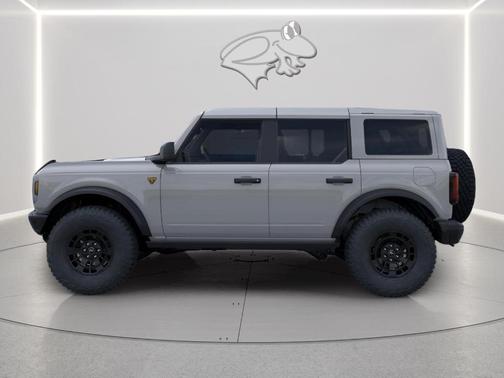 Avalanche Gray 2026 Ford Bronco Badlands