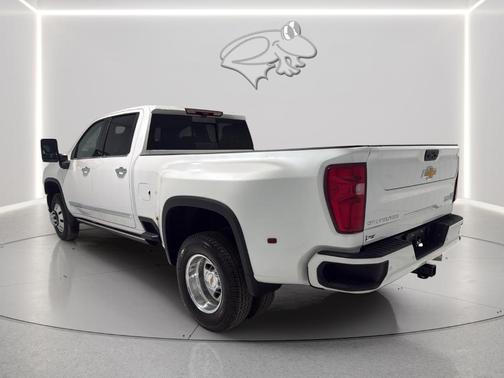 Iridescent Pearl Tricoat 2025 Chevrolet Silverado 3500 High Country