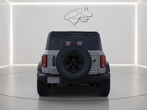 Avalanche Gray 2026 Ford Bronco Badlands