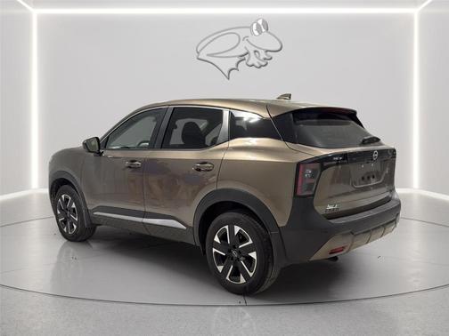Canyon Bronze M 2025 Nissan Kicks SV