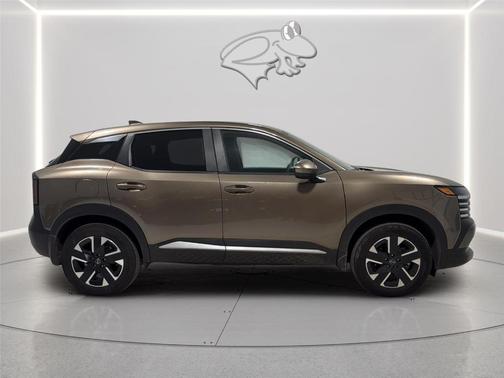 Canyon Bronze M 2025 Nissan Kicks SV