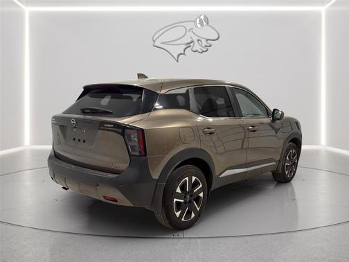Canyon Bronze M 2025 Nissan Kicks SV