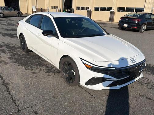 Serenity White Pearl 2026 Hyundai ELANTRA SEL Sport