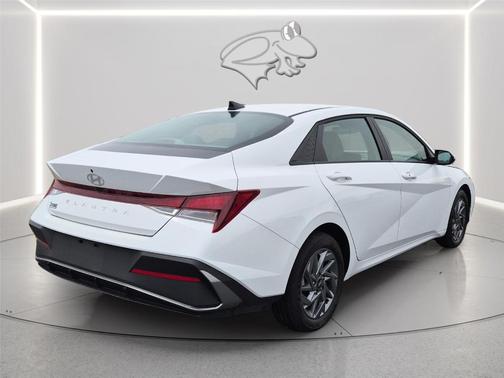 White 2024 Hyundai ELANTRA SEL