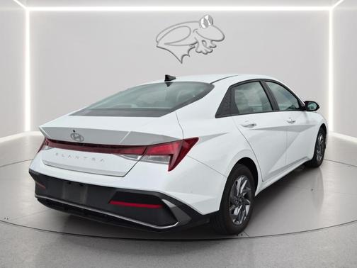 White 2024 Hyundai ELANTRA SEL