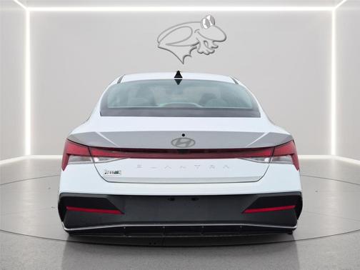 White 2024 Hyundai ELANTRA SEL