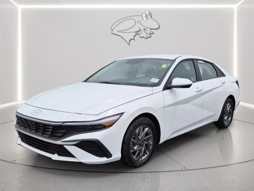 White 2024 Hyundai ELANTRA SEL