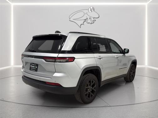 Silver Zynith 2025 Jeep Grand Cherokee Laredo