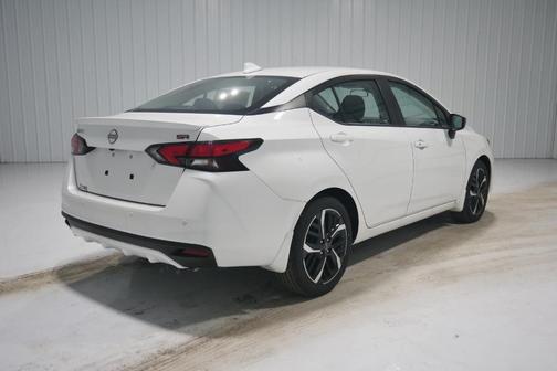 2025 Nissan Versa 1.6 SR