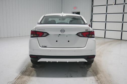 2025 Nissan Versa 1.6 SR