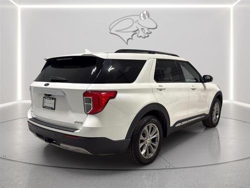 Star White 2022 Ford Explorer XLT