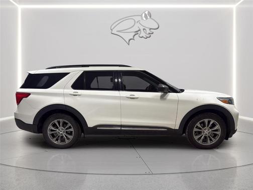 Star White 2022 Ford Explorer XLT