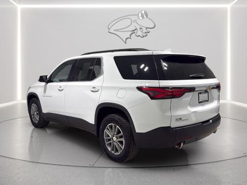 Summit White 2022 Chevrolet Traverse LT Cloth