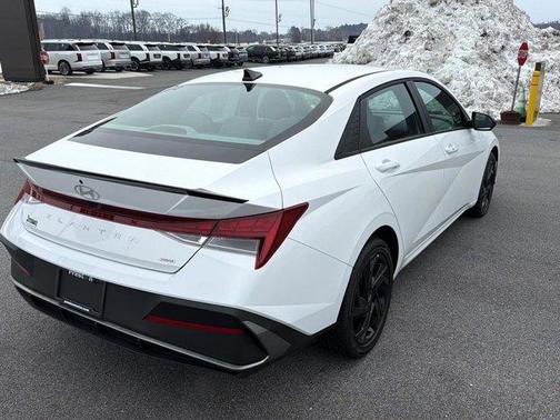 2026 Hyundai ELANTRA HEV SEL