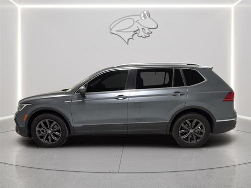 Platinum Gray Metallic 2022 Volkswagen Tiguan 2.0T SE