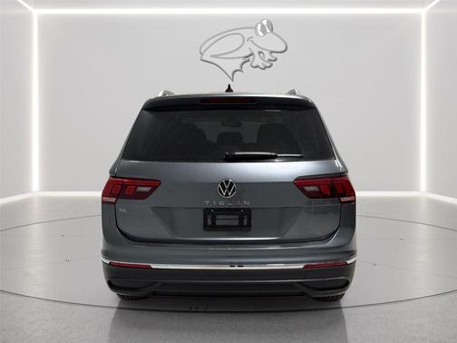Platinum Gray Metallic 2022 Volkswagen Tiguan 2.0T SE