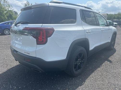 2022 GMC Acadia AT4