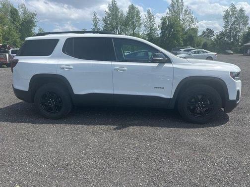 2022 GMC Acadia AT4