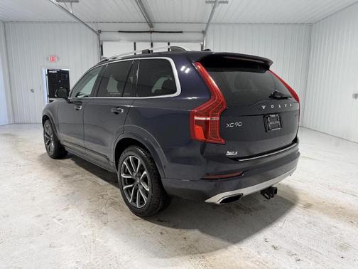 2017 Volvo XC90 T6 Momentum