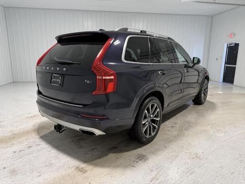 2017 Volvo XC90 T6 Momentum