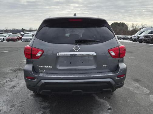 2020 Nissan Pathfinder S