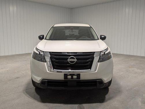 2025 Nissan Pathfinder S